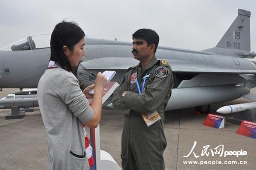 2012��11��15���������ͻ�˹̹��܊����֩�롱�����ϯ�w�ІT Ahsan��У�ڵھŌ��Ї���չ�F(xi��n)����������W(w��ng)Ӣ��ӛ����ި�Ĳ��L��   �zӰ������W(w��ng)����ӛ��  ���D(zhu��n)��
