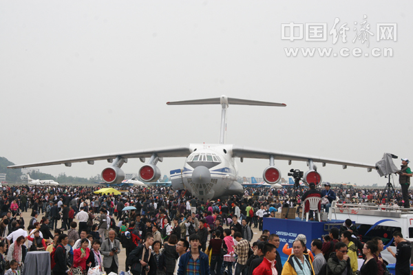 珠海航展人聲鼎沸
